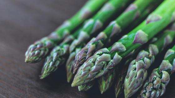 a bunch of asparagus laying on a table